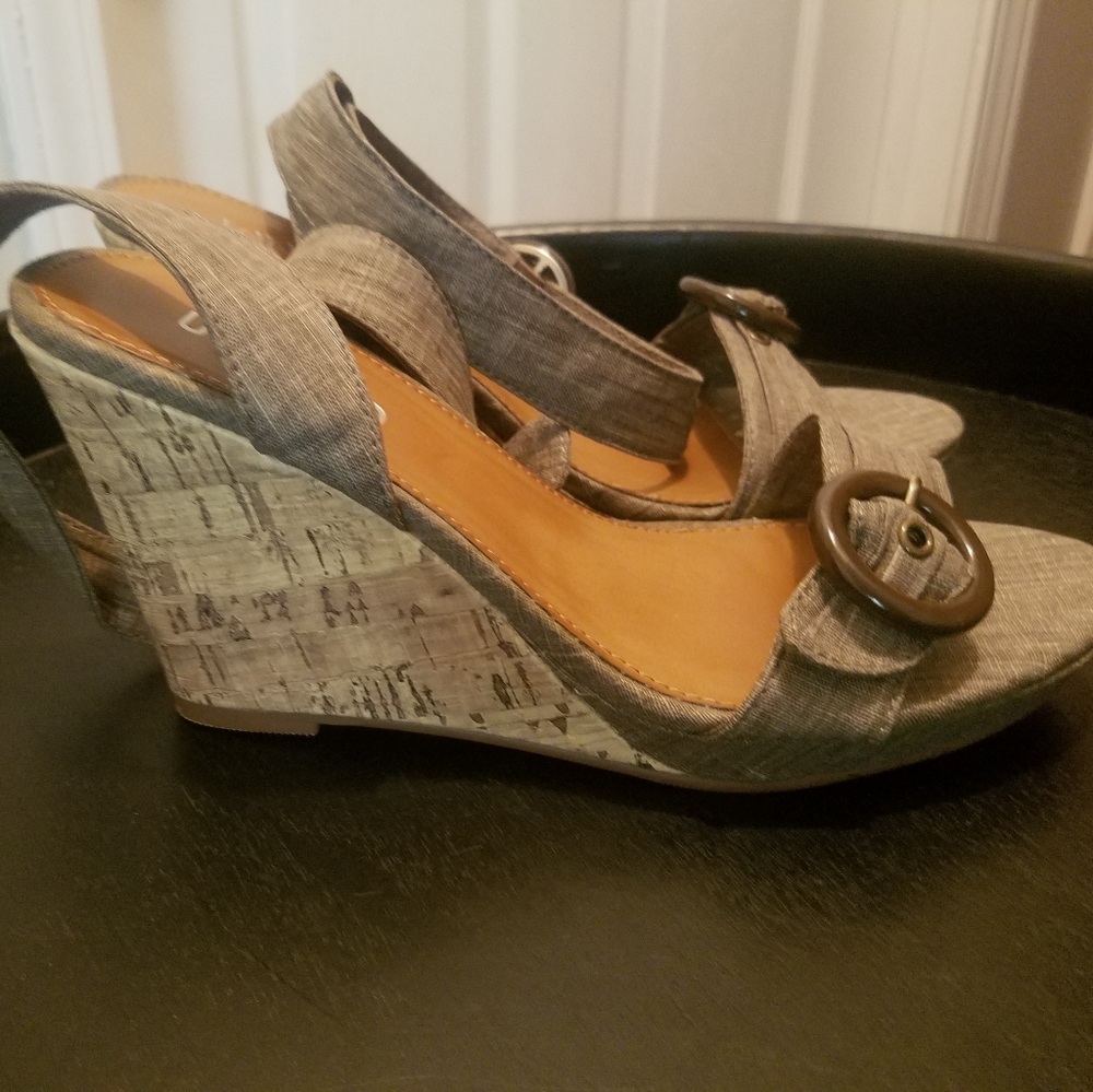 Shoes - Picture 2 of 4